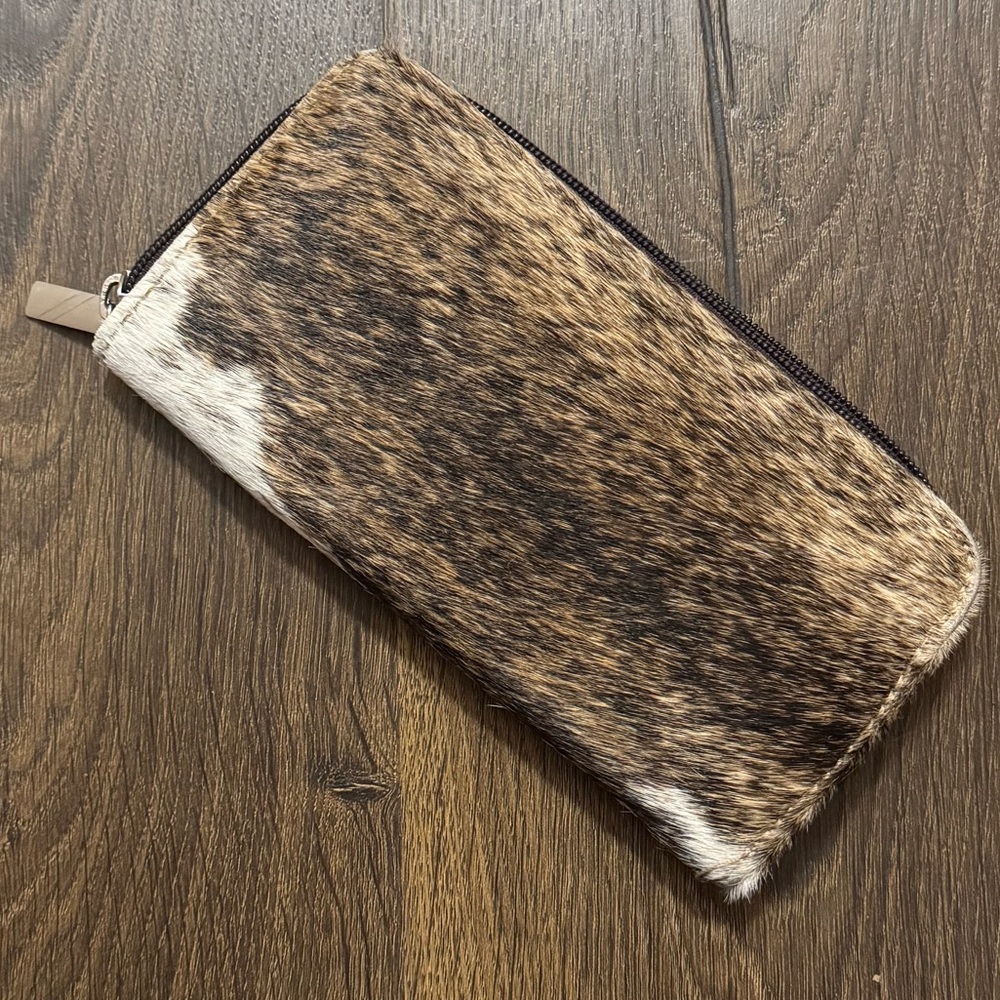 Faux cowhide wallet - Picture 2 of 3